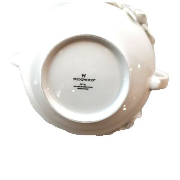 Wedgwood White Petal Teapot with Lid Vintage Fine English Bone China Floral - Picture 5 of 6